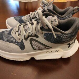 Womens Under Armour Flow size 9 fits like 8.5